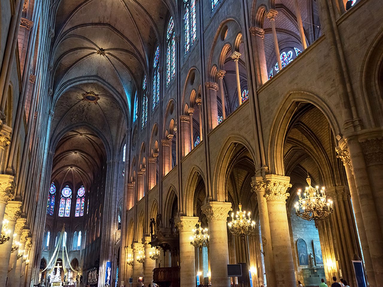 Private Notre Dame De Paris Vacation Package | Road to Travel